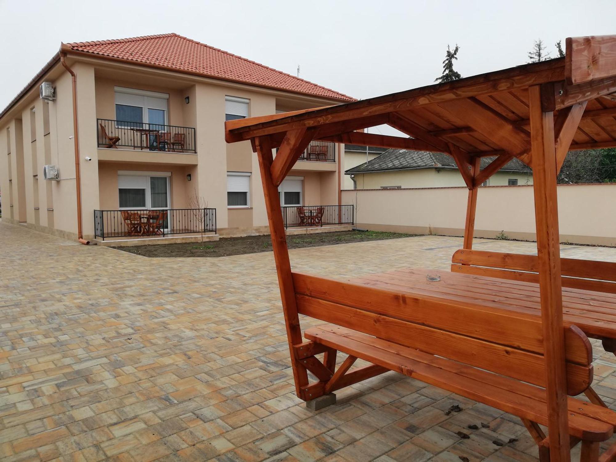 Imola Es Andrea Apartmanhaz 3 Hajdúszoboszló Zewnętrze zdjęcie