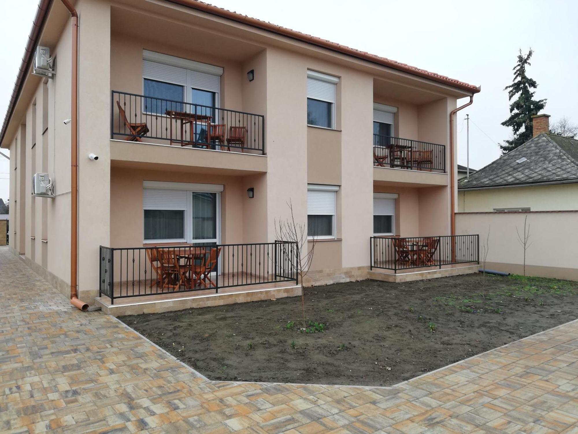 Imola Es Andrea Apartmanhaz 3 Hajdúszoboszló Zewnętrze zdjęcie